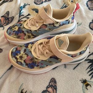 Girl Addidas flower sneaker’s 🌸
